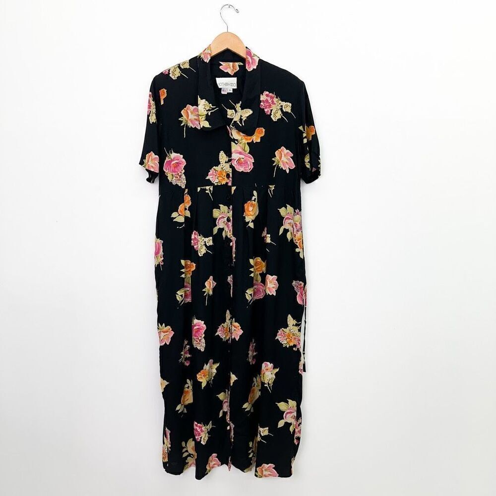 Motherhood Vintage Women’s Button Front Shortsleeved Large Floral Print Black Ma